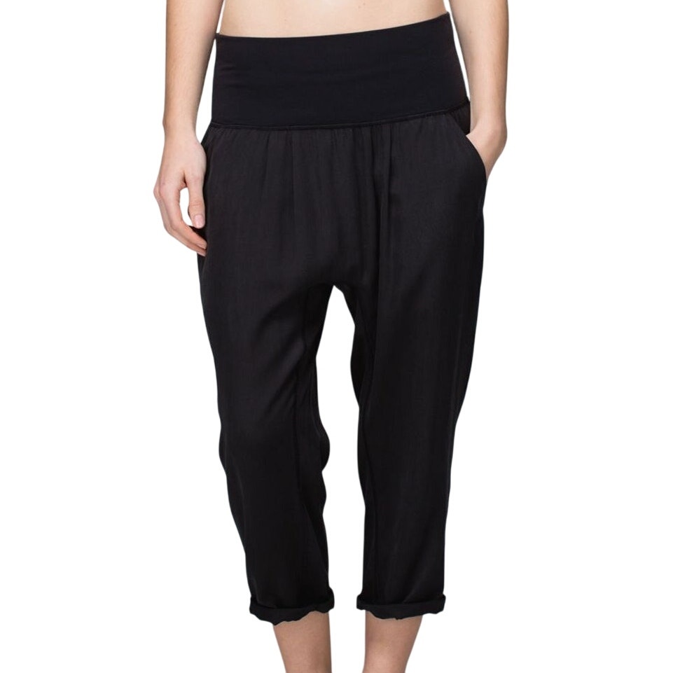 Lululemon Post Power Crop Black Women's Size 4 In Good Used Condition